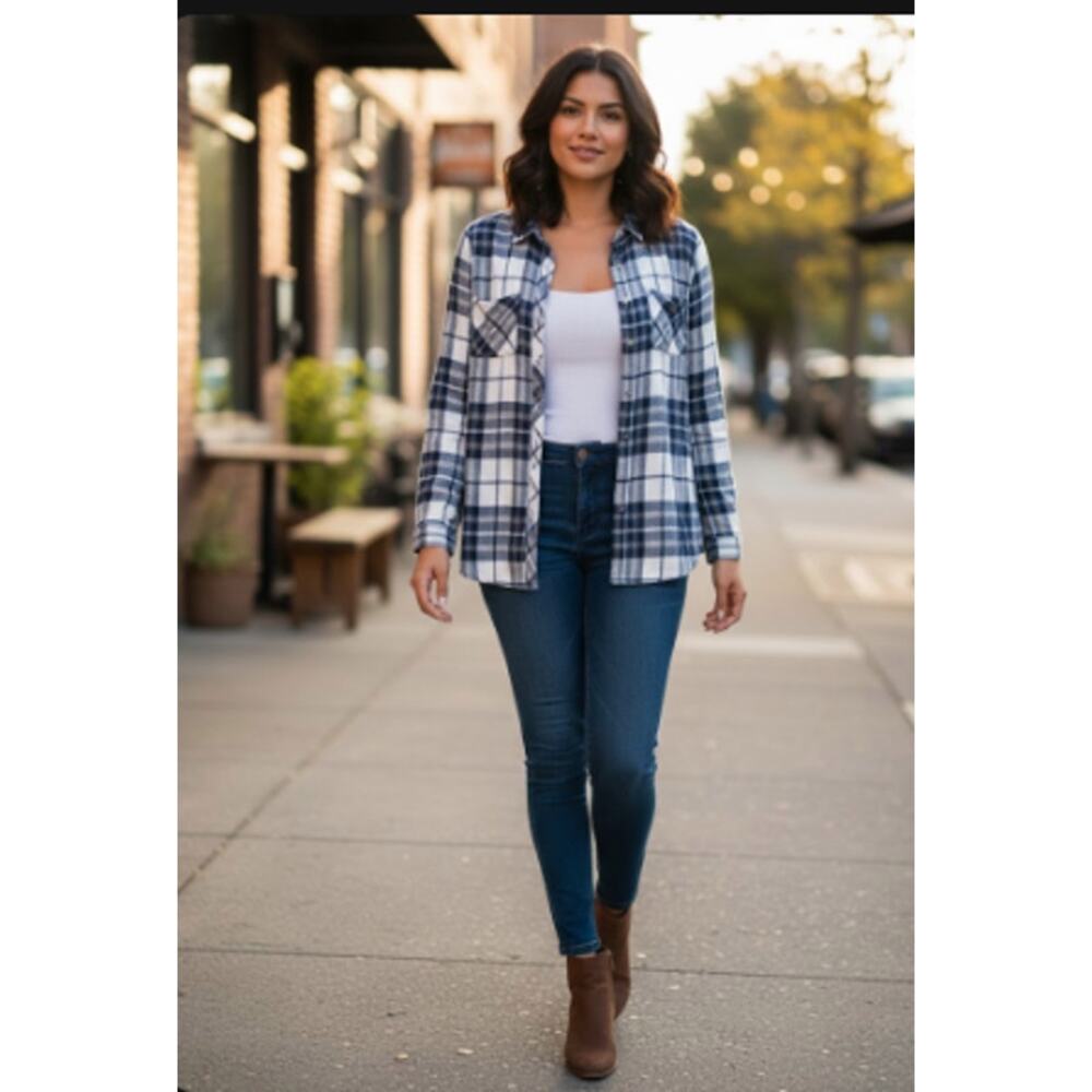 Blu Pepper Blue and White Plaid Flannel Button Down - Size Large